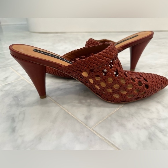 VERONICA BEARD Jacqlyn crocheted leather cone heel pointy toe mule size 37 - Picture 3 of 14